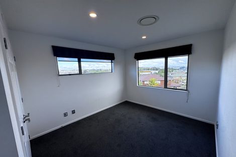 Photo of property in 28 Ballymore Drive, Pinehill, Auckland, 0632