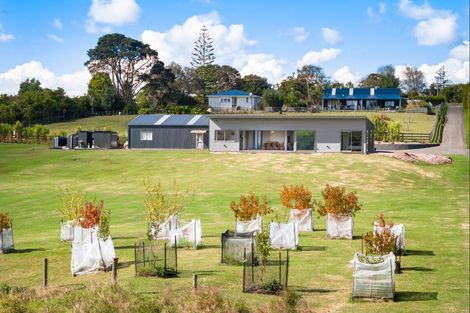 Photo of property in 4 Hanham Road, Kumeu, 0891