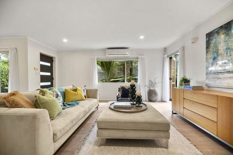 Photo of property in 3 Marbella Drive, Massey, Auckland, 0614
