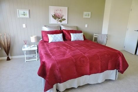 Photo of property in 30 Tiketike Way, Brooklyn, Wellington, 6021