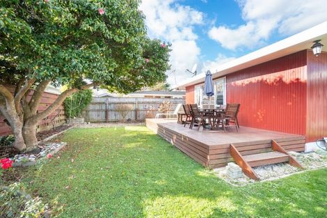 Photo of property in 4 Wikiriwhi Crescent, Awapuni, Palmerston North, 4412