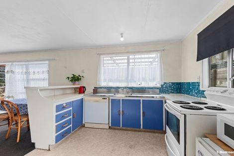 Photo of property in 42 Simons Street, Moturoa, New Plymouth, 4310