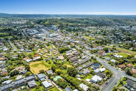 Photo of property in 1 Pleasant Road, Glen Eden, Auckland, 0602