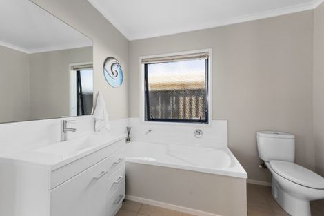 Photo of property in 7 Sunstone Crescent, Brown Owl, Upper Hutt, 5018