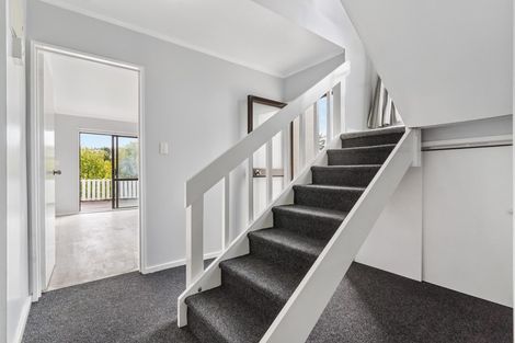 Photo of property in 64 Trias Road, Totara Vale, Auckland, 0629