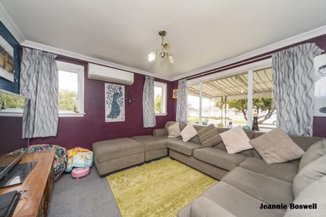 Photo of property in 6 Pukatea Place, Milson, Palmerston North, 4414