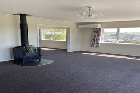Photo of property in 7 Carluke Street, Paparangi, Wellington, 6037