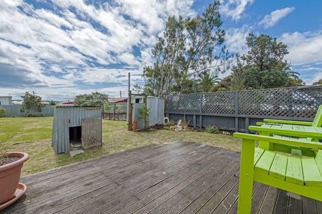 Photo of property in 3 Linklater Avenue, Foxton Beach, Foxton, 4815