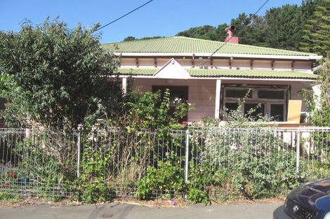 Photo of property in 13 Edinburgh Terrace, Berhampore, Wellington, 6023