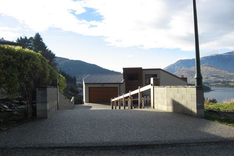 Photo of property in 10 Matakauri Place, Fernhill, Queenstown, 9300