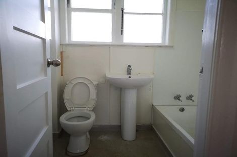 Photo of property in 35-37 Goldsmith Crescent, Levin, 5510