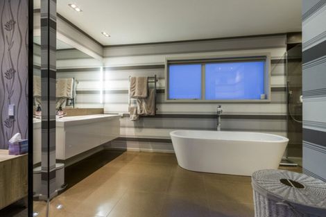 Photo of property in 9a Craig Road, Milford, Auckland, 0620