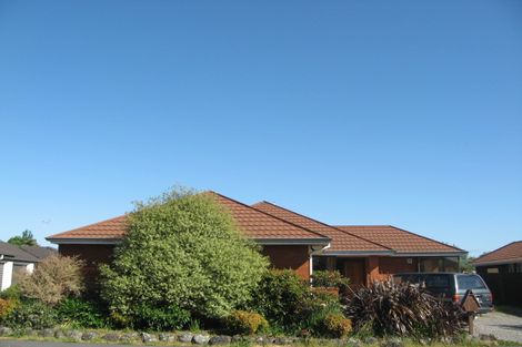 Photo of property in 19 Creese Place, Redwood, Christchurch, 8051