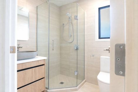 Photo of property in 1 Whiteywood Street, Westgate, 0814