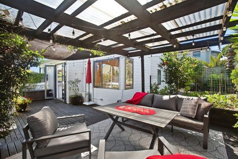 Photo of property in 2/58 Drake Street, Howick, Auckland, 2014