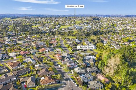 Photo of property in 14 Berkshire Terrace, Massey, Auckland, 0614