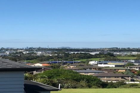 Photo of property in 1/732 East Coast Road, Pinehill, Auckland, 0632