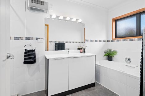 Photo of property in 14 Jaemont Court, Huntington, Hamilton, 3210