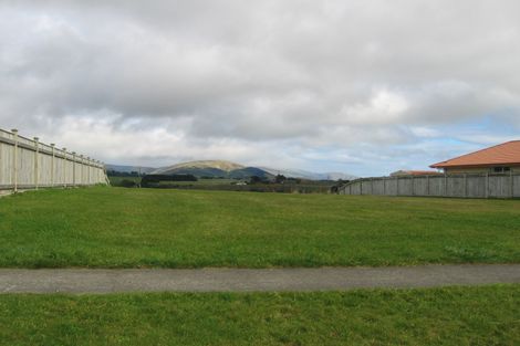 Photo of property in 132 Pacific Drive, Fitzherbert, Palmerston North, 4410