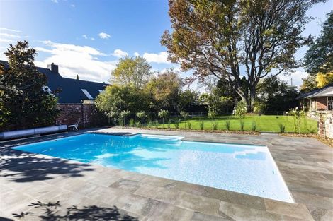 Photo of property in 180 Fendalton Road, Fendalton, Christchurch, 8052