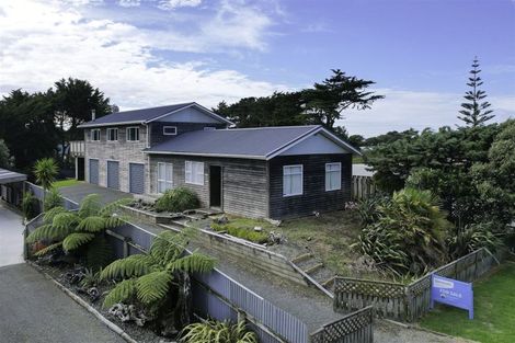 Photo of property in 129 Park Avenue, Waitarere Beach, Levin, 5510