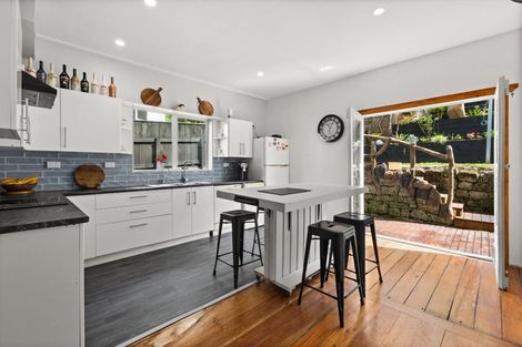 Photo of property in 5 Smale Terrace, Hospital Hill, Napier, 4110