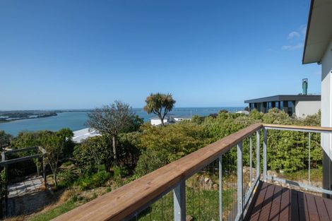 Photo of property in 33 Marama Crescent, Mount Pleasant, Christchurch, 8081