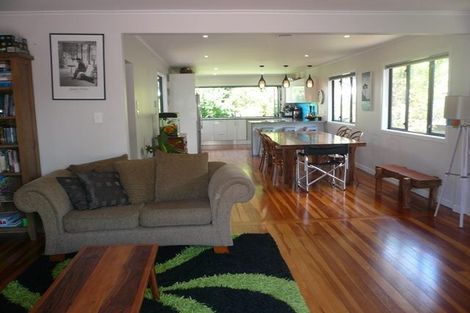 Photo of property in 125 Atkinson Road, Titirangi, Auckland, 0604