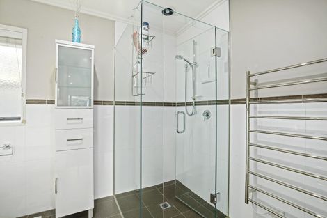 Photo of property in 14 Murray Becroft Avenue, Henderson Valley, Auckland, 0612