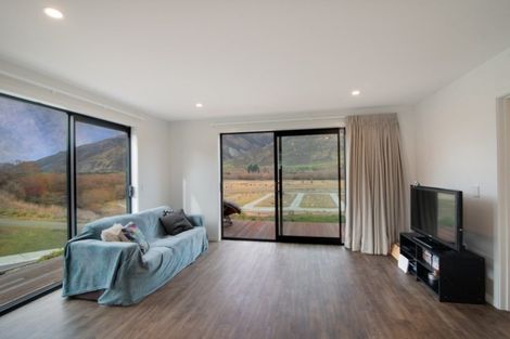 Photo of property in 28 Hayes Creek Road, Lake Hayes Estate, Queenstown, 9304