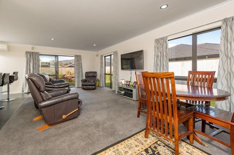 Photo of property in 58 Sunstone Crescent, Brown Owl, Upper Hutt, 5018