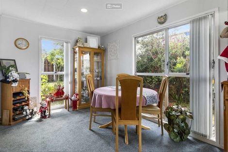 Photo of property in 7 Woodman Place, West Harbour, Auckland, 0618