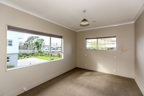 Photo of property in 4 Mclean Street, Strandon, New Plymouth, 4312