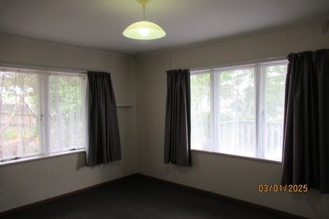 Photo of property in 17 Oreil Avenue, West Harbour, Auckland, 0618