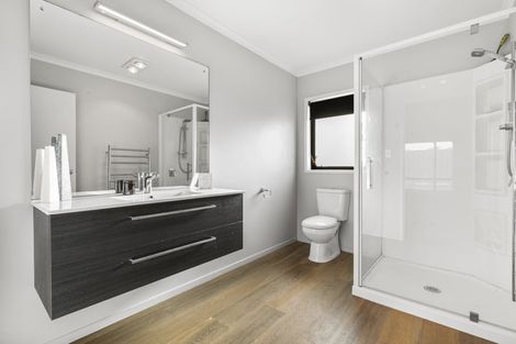 Photo of property in 50 Harbour Crest Drive, Waiuku, 2123