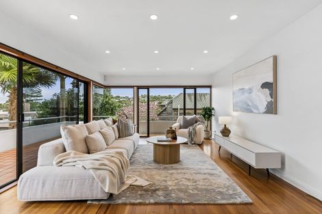 Photo of property in 1/52 Masterton Road, Rothesay Bay, Auckland, 0630