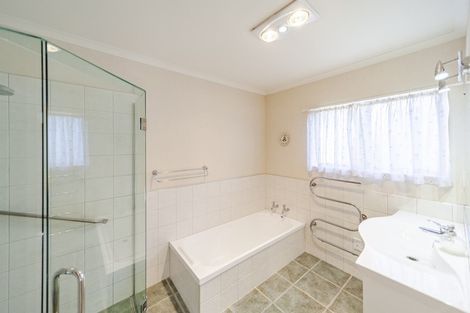 Photo of property in 8 Belgrove Place, Waipukurau, 4200