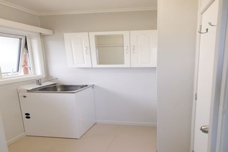 Photo of property in 2c Wendell Place, Greenlane, Auckland, 1061