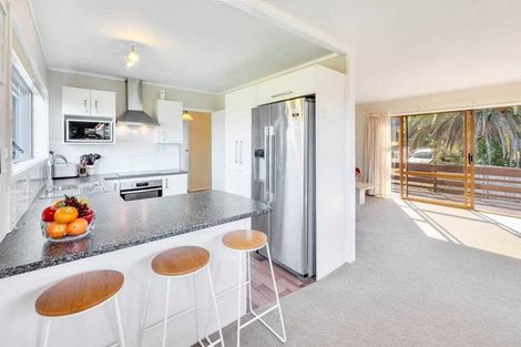 Photo of property in 1/2a Carlisle Road, Browns Bay, Auckland, 0630