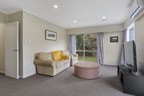 Photo of property in 5a Julia Place, Tawa, Wellington, 5028