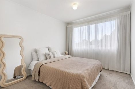 Photo of property in 35 Finn Place, Totara Vale, Auckland, 0629