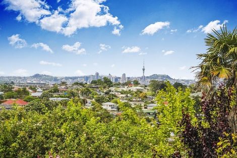 Photo of property in 22 Grenada Avenue, Forrest Hill, Auckland, 0620