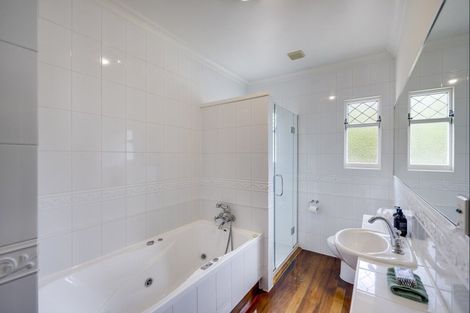 Photo of property in 44 Busby Hill, Havelock North, 4130