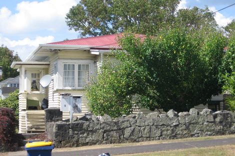 Photo of property in 11 Wattle Street, New Lynn, Auckland, 0600