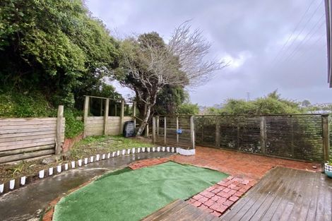 Photo of property in 22 Alder Place, Newlands, Wellington, 6037