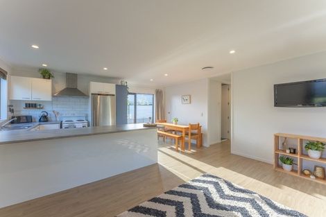 Photo of property in 1/26 Waiora Road, Stanmore Bay, Whangaparaoa, 0932