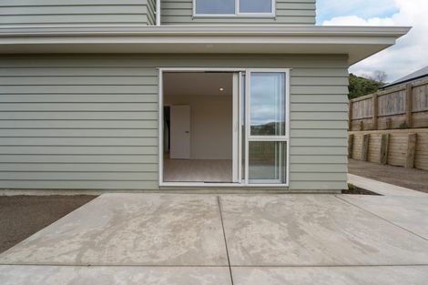 Photo of property in 70 Farnworth Terrace, Glenside, Wellington, 6037