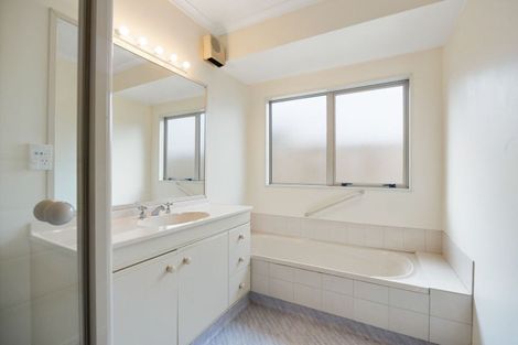 Photo of property in 5 Reynolds Drive, Glenview, Hamilton, 3206