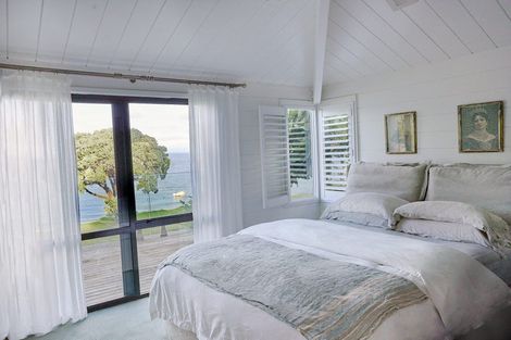 Photo of property in 18 Matakatia Parade, Matakatia, Whangaparaoa, 0930