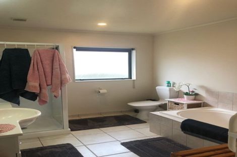Photo of property in 18 Erne Crescent, East Tamaki, Auckland, 2016